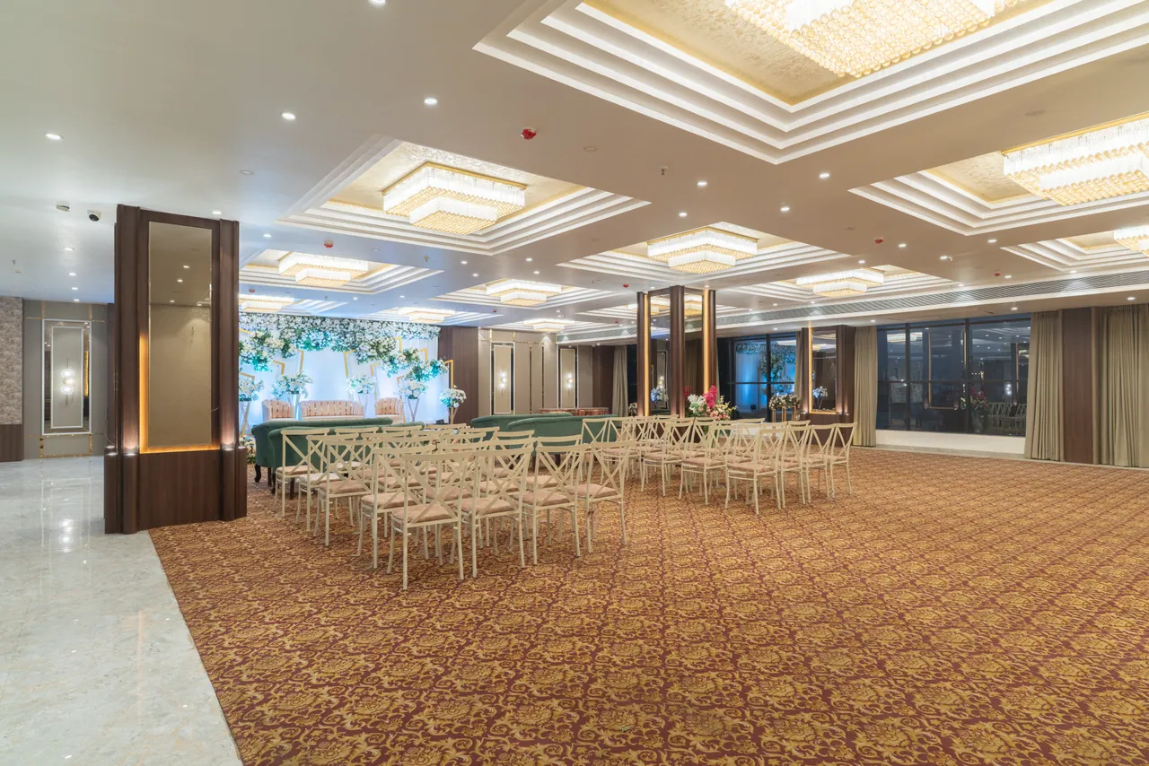 The Grand Dularia interior photograph
