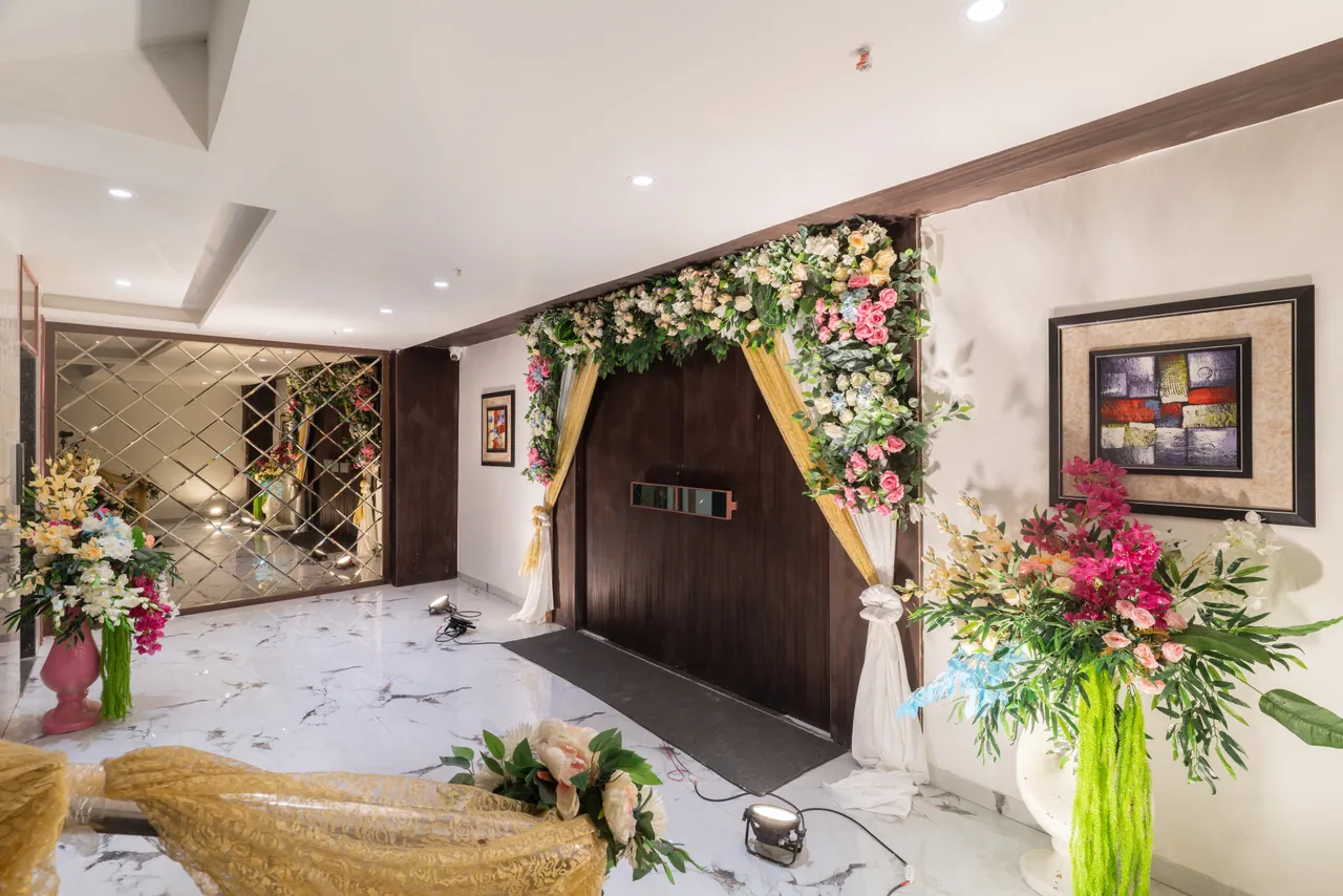 The Grand Dularia interior photograph