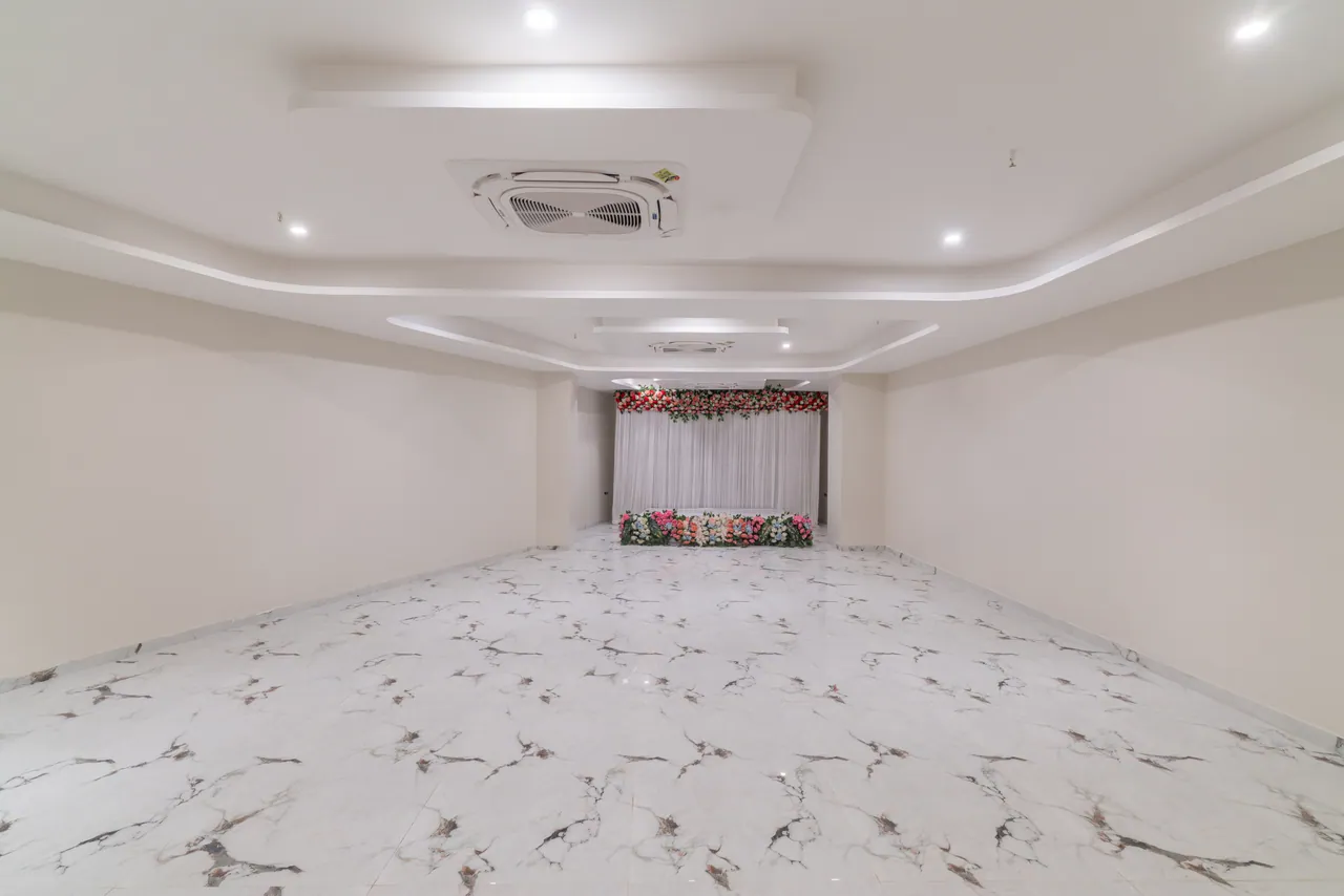 The Grand Dularia interior photograph