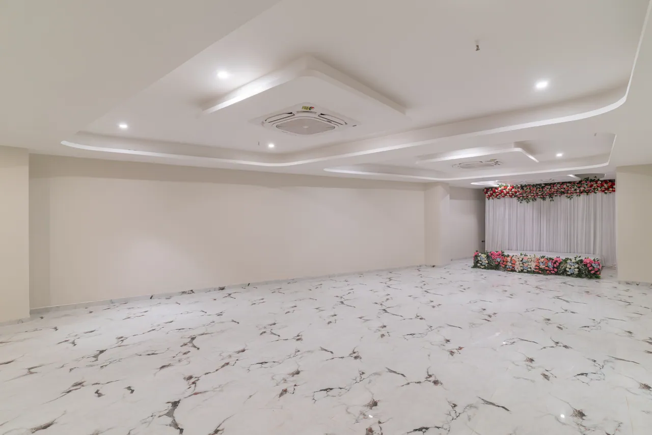 The Grand Dularia interior photograph