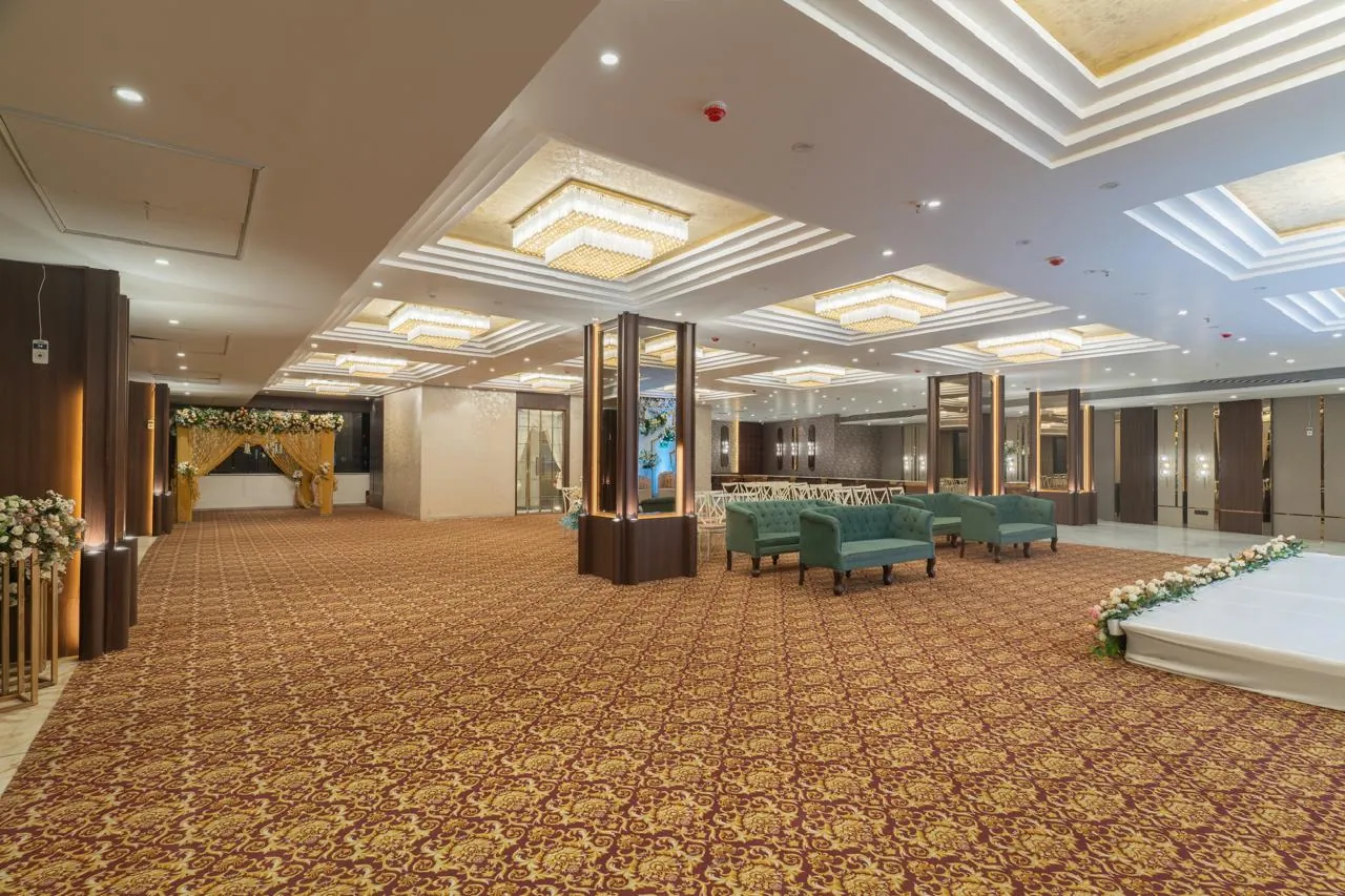 The Grand Dularia interior photograph