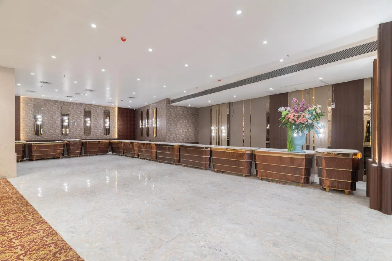 The Grand Dularia interior photograph