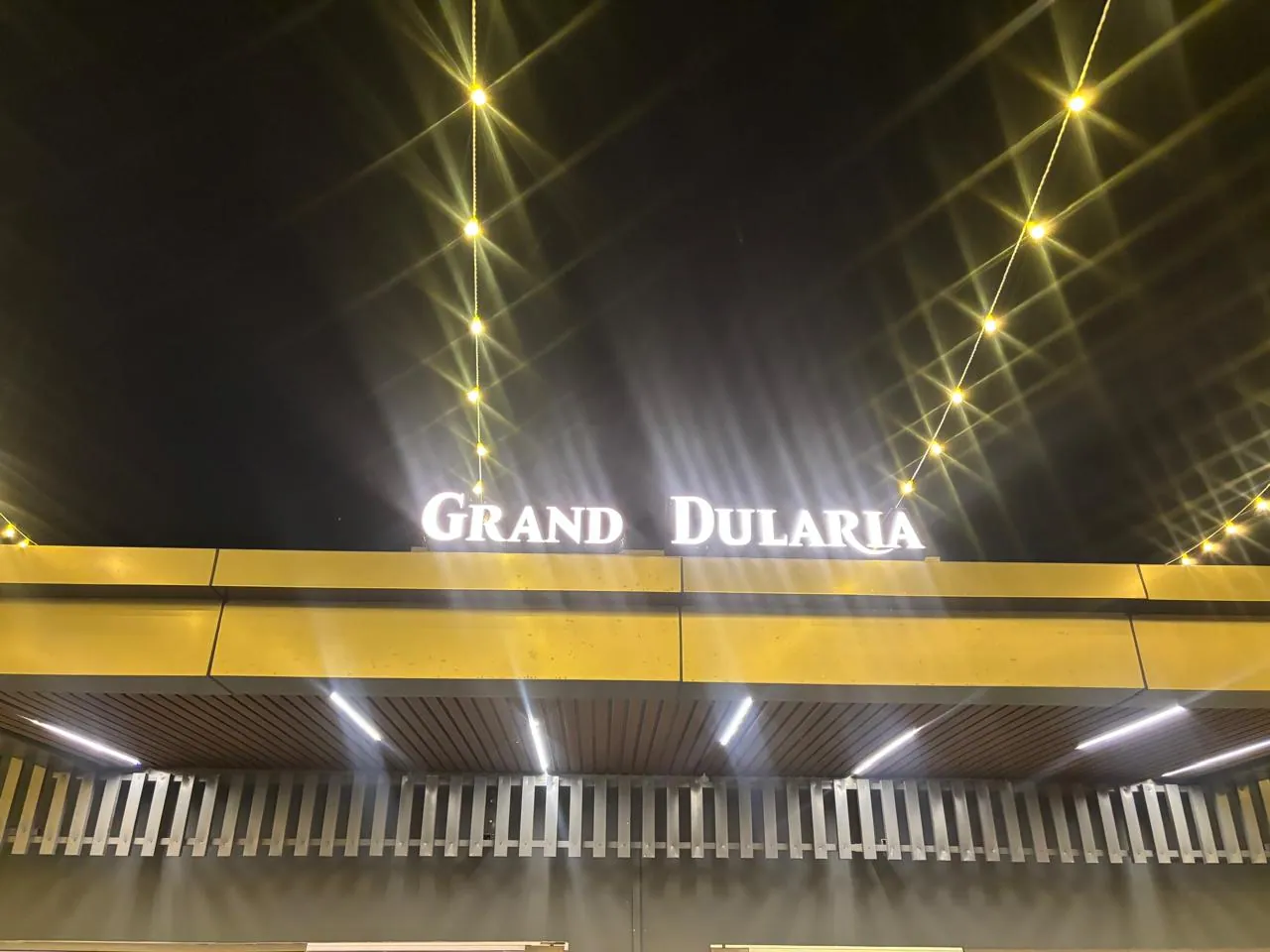 The Grand Dularia interior photograph