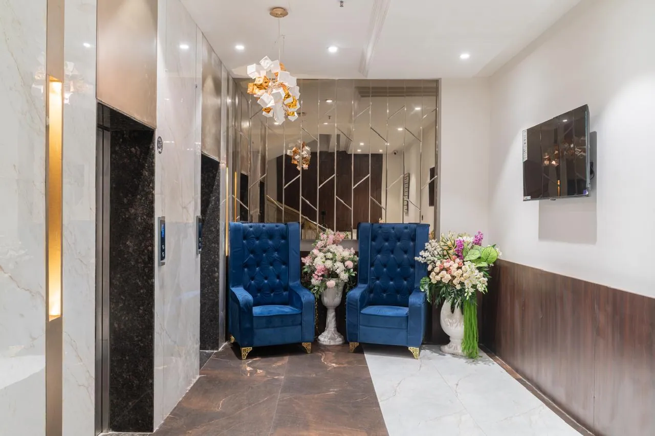 The Grand Dularia interior photograph