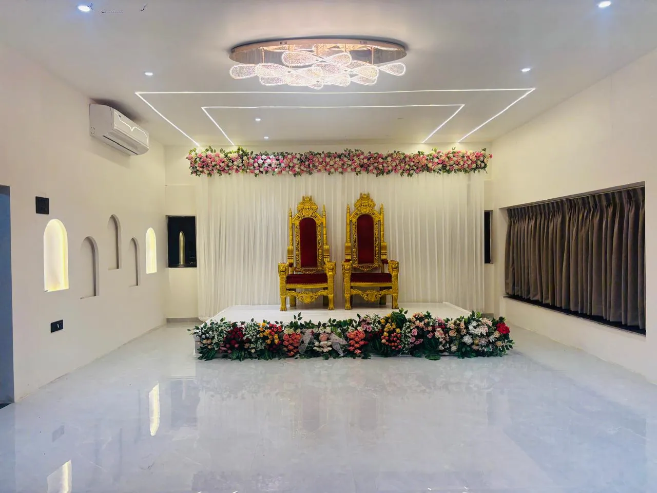 The Grand Dularia interior photograph
