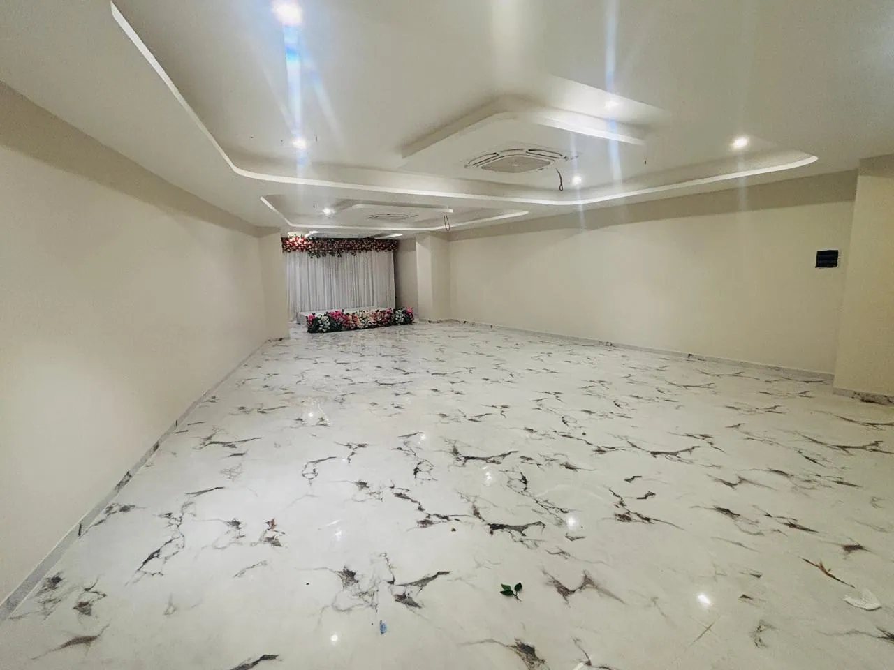The Grand Dularia interior photograph